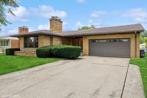 1434 Deerpath Ln, La Grange Park, IL 60526