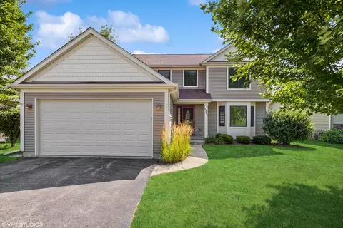 1341 Sandpiper Ln, Woodstock, IL 60098