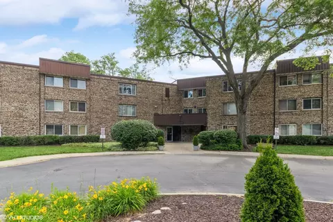 2600 Brookwood Way Dr #303, Rolling Meadows, IL 60008
