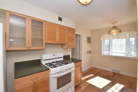 735 E Golf Rd, Des Plaines, IL 60016 photo 10
