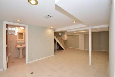 735 E Golf Rd, Des Plaines, IL 60016 photo 25