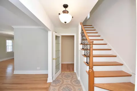 735 E Golf Rd, Des Plaines, IL 60016 photo 3