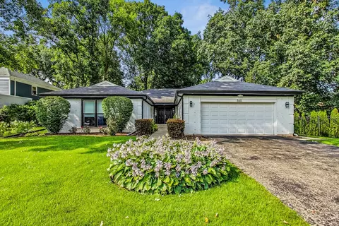 860 Mountain Dr, Deerfield, IL 60015