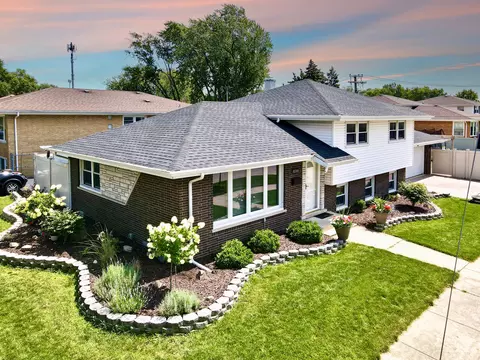 10301 S Kilbourn Ave, Oak Lawn, IL 60453