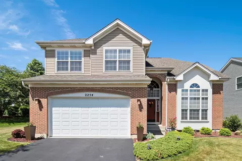 2254 Barrett Dr, Algonquin, IL 60102