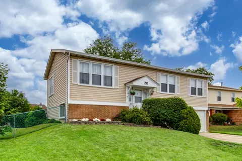 20 Auburn Dr, Glendale Heights, IL 60139