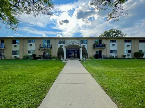 9562 Park Ln #1D, Des Plaines, IL 60016