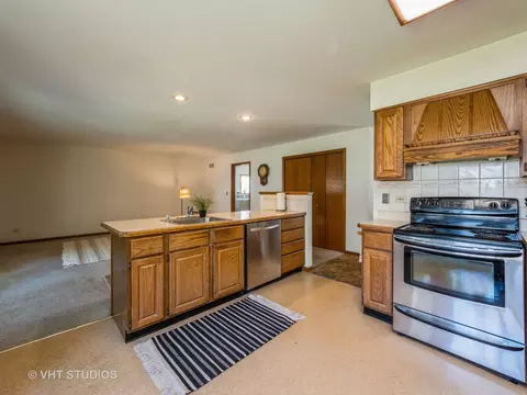 1241 Prairie Dr, Algonquin, IL 60102 photo 11
