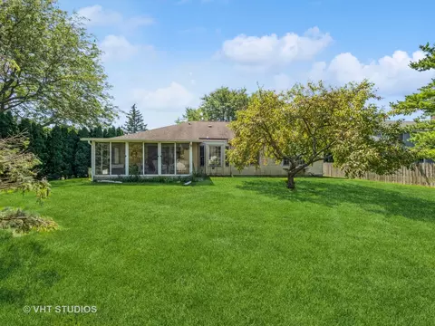 1241 Prairie Dr, Algonquin, IL 60102 photo 2