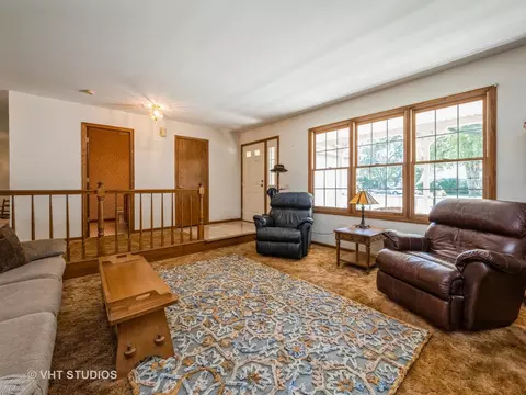1241 Prairie Dr, Algonquin, IL 60102 photo 4