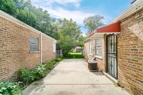 9230 S Lowe Ave, Chicago, IL 60620 photo 15