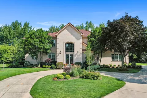 511 Saint Johns Ct, Oak Brook, IL 60523