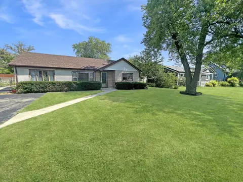 7906 W 99th St, Hickory Hills, IL 60457