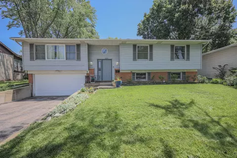 7937 Northway Dr, Hanover Park, IL 60133