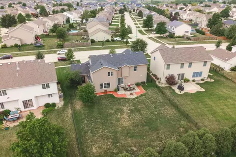 1148 N Pointe Dr, Normal, IL 61761 photo 5