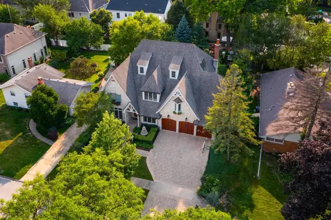613 S Wright St, Naperville, IL 60540 photo 2