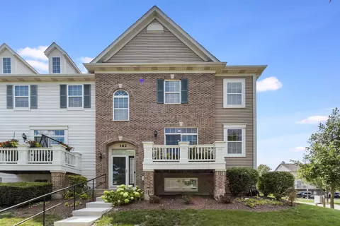162 Goldenhill St #162, Carol Stream, IL 60188