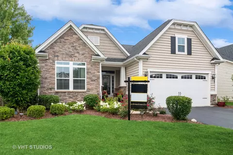 1639 Colchester Ln, Aurora, IL 60505