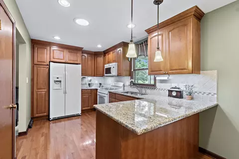 2006 Robert St, Aurora, IL 60506 photo 12