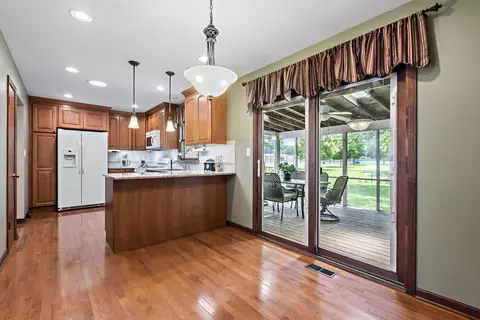 2006 Robert St, Aurora, IL 60506 photo 9