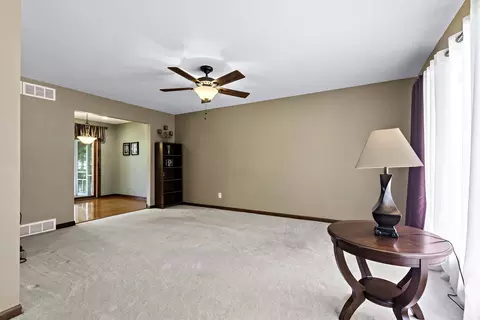 2006 Robert St, Aurora, IL 60506 photo 5