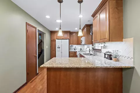 2006 Robert St, Aurora, IL 60506 photo 11