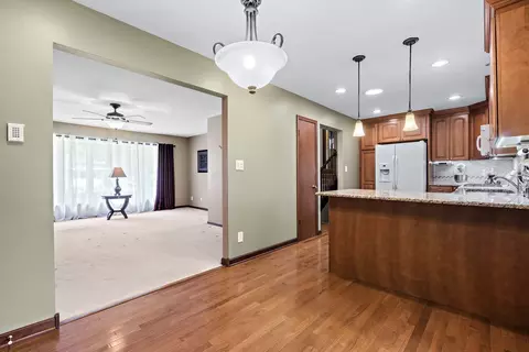 2006 Robert St, Aurora, IL 60506 photo 10