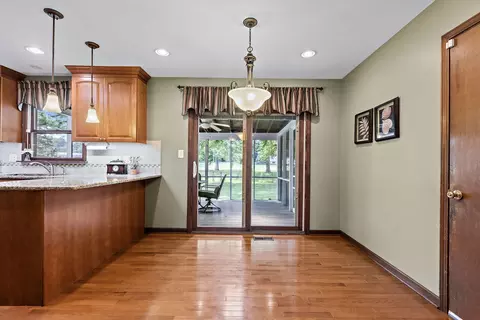 2006 Robert St, Aurora, IL 60506 photo 8
