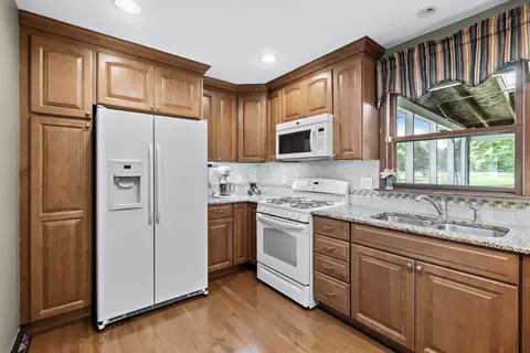 2006 Robert St, Aurora, IL 60506 photo 15
