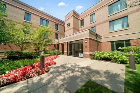 891 Central Ave #105, Highland Park, IL 60035