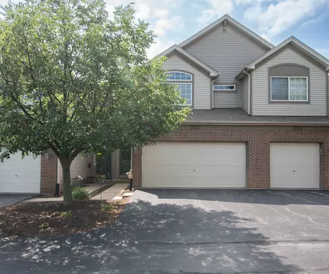 1037 Woodview Ct #1037, Aurora, IL 60502