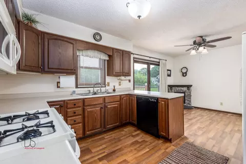 308 Windsor Dr, Ottawa, IL 61350 photo 9