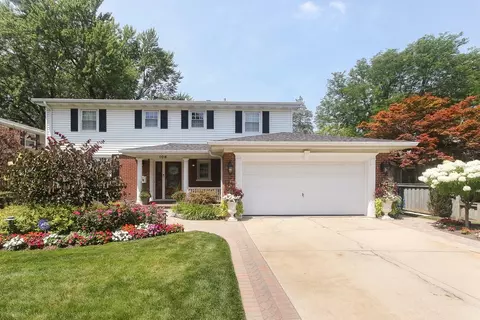 108 S Waverly Pl, Mount Prospect, IL 60056