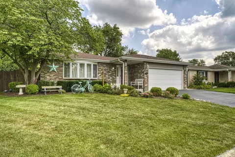 195 Knollwood Dr, Steger, IL 60475