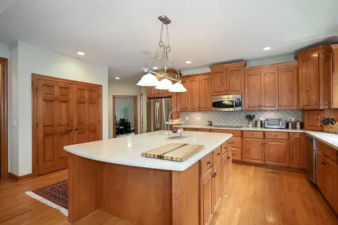 2031 Mackenzie Pl, Wheaton, IL 60187 photo 9