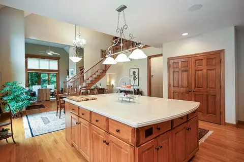 2031 Mackenzie Pl, Wheaton, IL 60187 photo 8