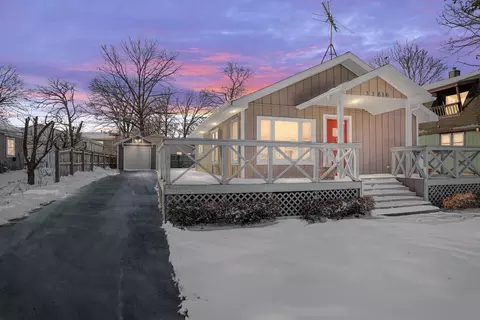 33616 N Oakland Dr, Gages Lake, IL 60030