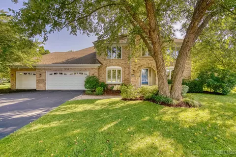 951 W Bailey Rd, Naperville, IL 60565