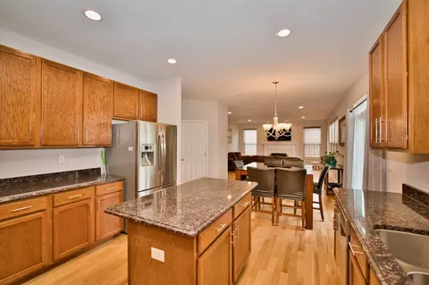 2064 Amelia Ln, Hoffman Estates, IL 60192 photo 19