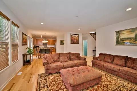 2064 Amelia Ln, Hoffman Estates, IL 60192 photo 14
