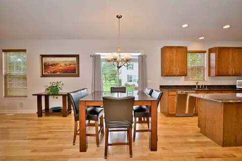 2064 Amelia Ln, Hoffman Estates, IL 60192 photo 15