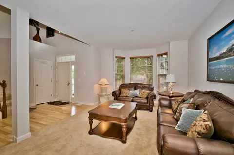2064 Amelia Ln, Hoffman Estates, IL 60192 photo 8