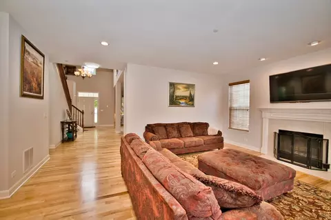 2064 Amelia Ln, Hoffman Estates, IL 60192 photo 13