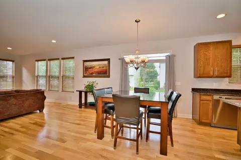 2064 Amelia Ln, Hoffman Estates, IL 60192 photo 16