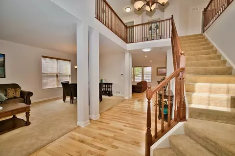 2064 Amelia Ln, Hoffman Estates, IL 60192 photo 4