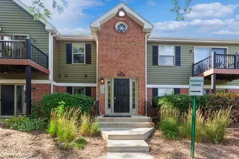 1521 Raymond Dr #201, Naperville, IL 60563