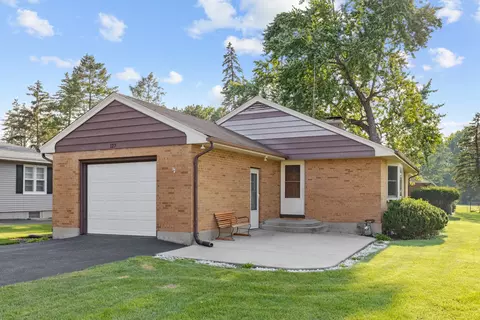 127 Carpenter Blvd, Carpentersville, IL 60110