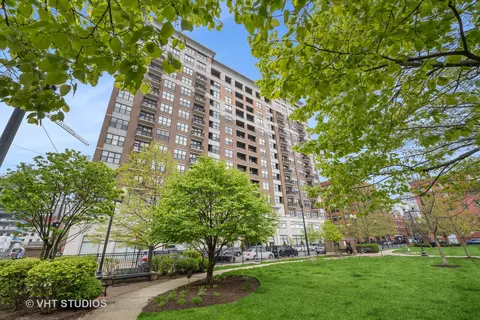 849 N Franklin St #1107, Chicago, IL 60610