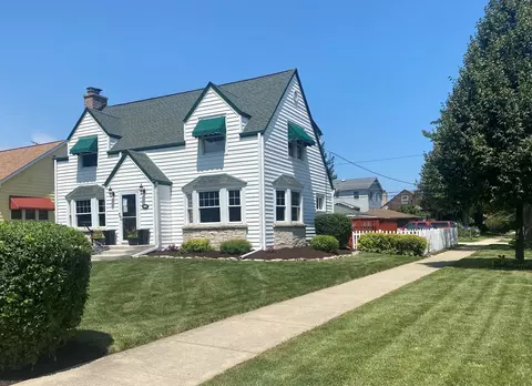 984 Woodlawn Ave, Des Plaines, IL 60016