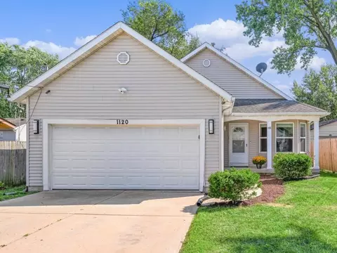 1120 Maple St, Aurora, IL 60506